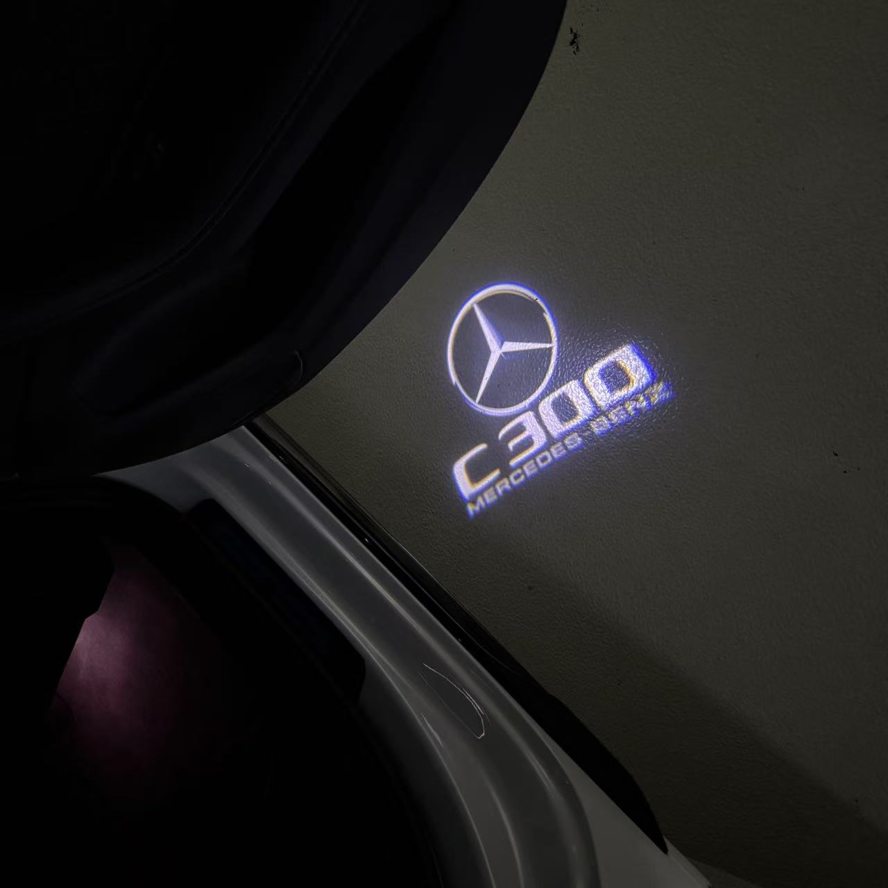 MERCEDES BENZ  C 300 LOGO PROJECTOT LIGHTS  (quantity 1 = 1 sets/2 door lights)Nr.03f033