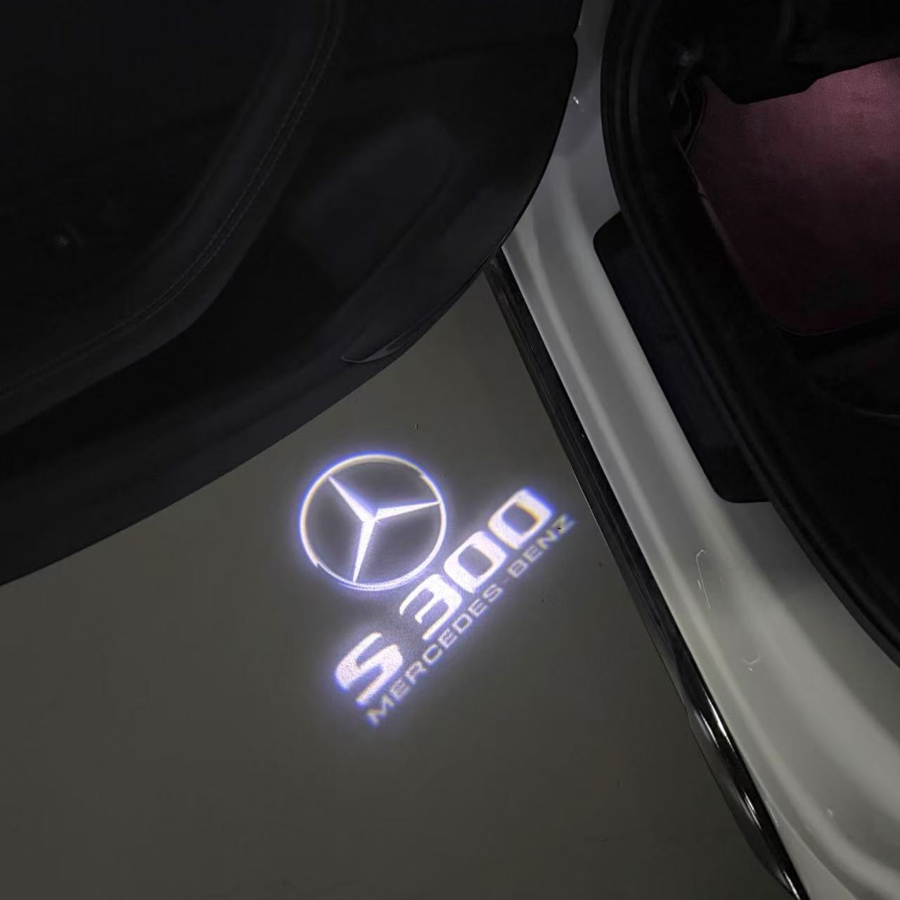 MERCEDES BENZ S 300 LOGO PROJECTOR LIGHTS  (quantity 1 = 1 sets/2 door lights)Nr.03f018
