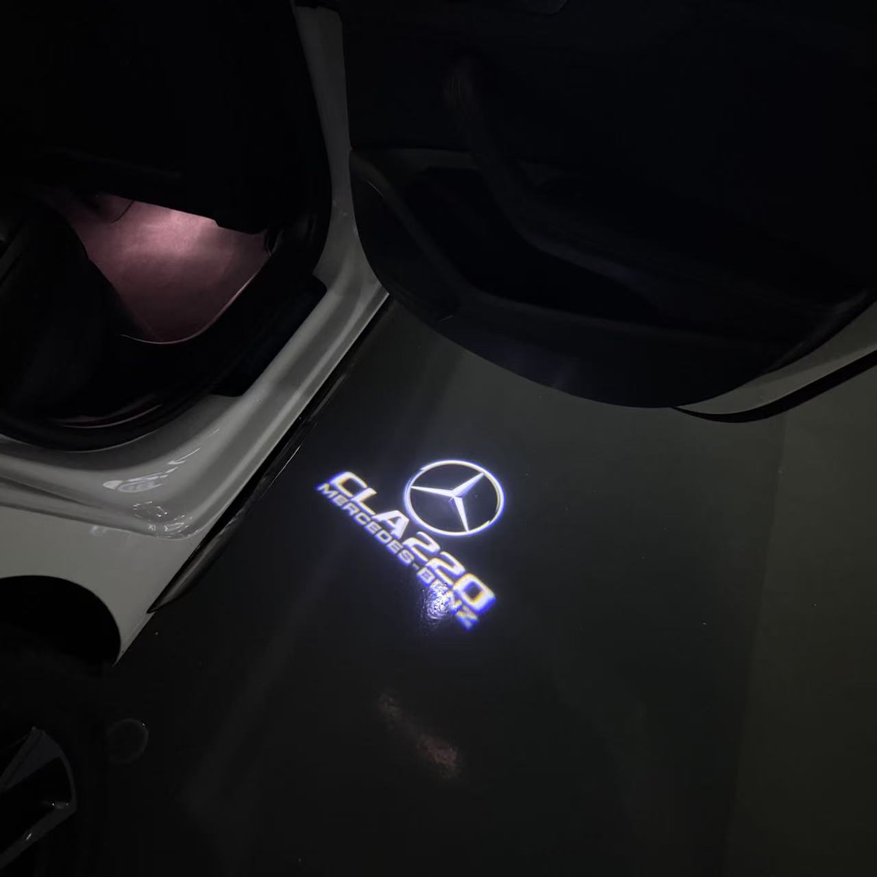 MERCEDES BENZ CLA 220  LOGO PROJECTOT LIGHTS  (quantity 1 = 1 sets/2 door lights)Nr.03f019