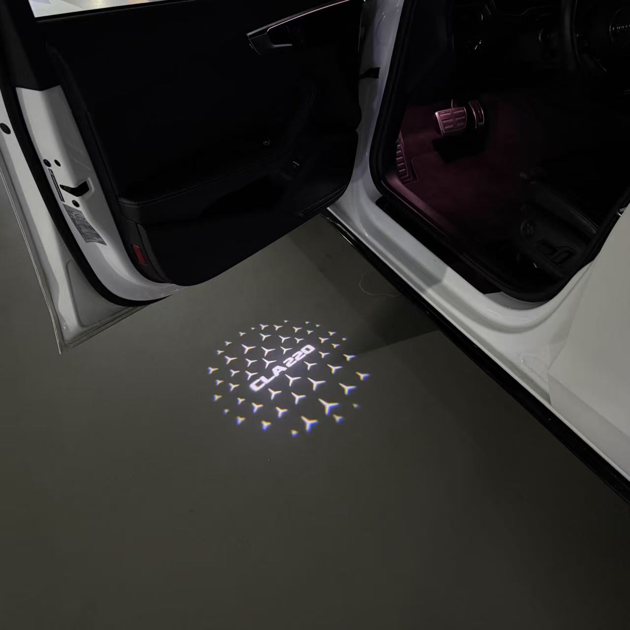 MERCEDES BENZ CLA 220  LOGO PROJECTOT LIGHTS  (quantity 1 = 1 sets/2 door lights)Nr.03f021
