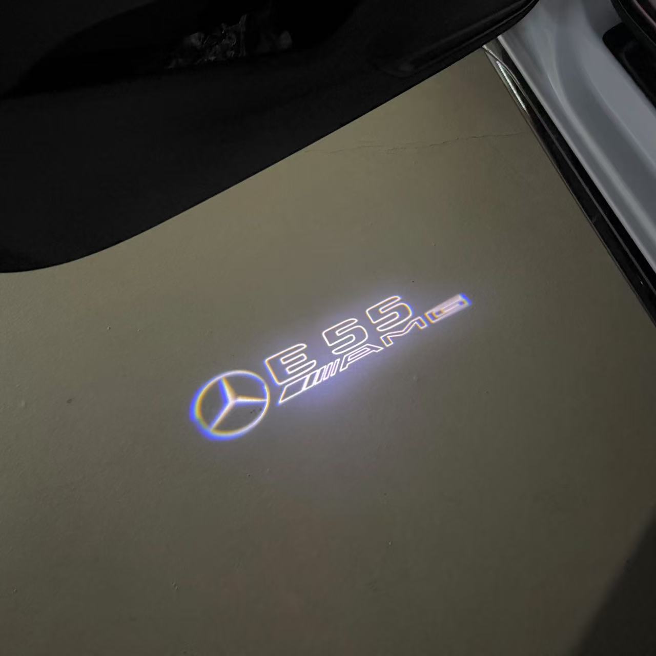 MERCEDES BENZ E55 AMG LOGO PROJECTOT LIGHTS  (quantity 1 = 1 sets/2 door lights)Nr.03f04