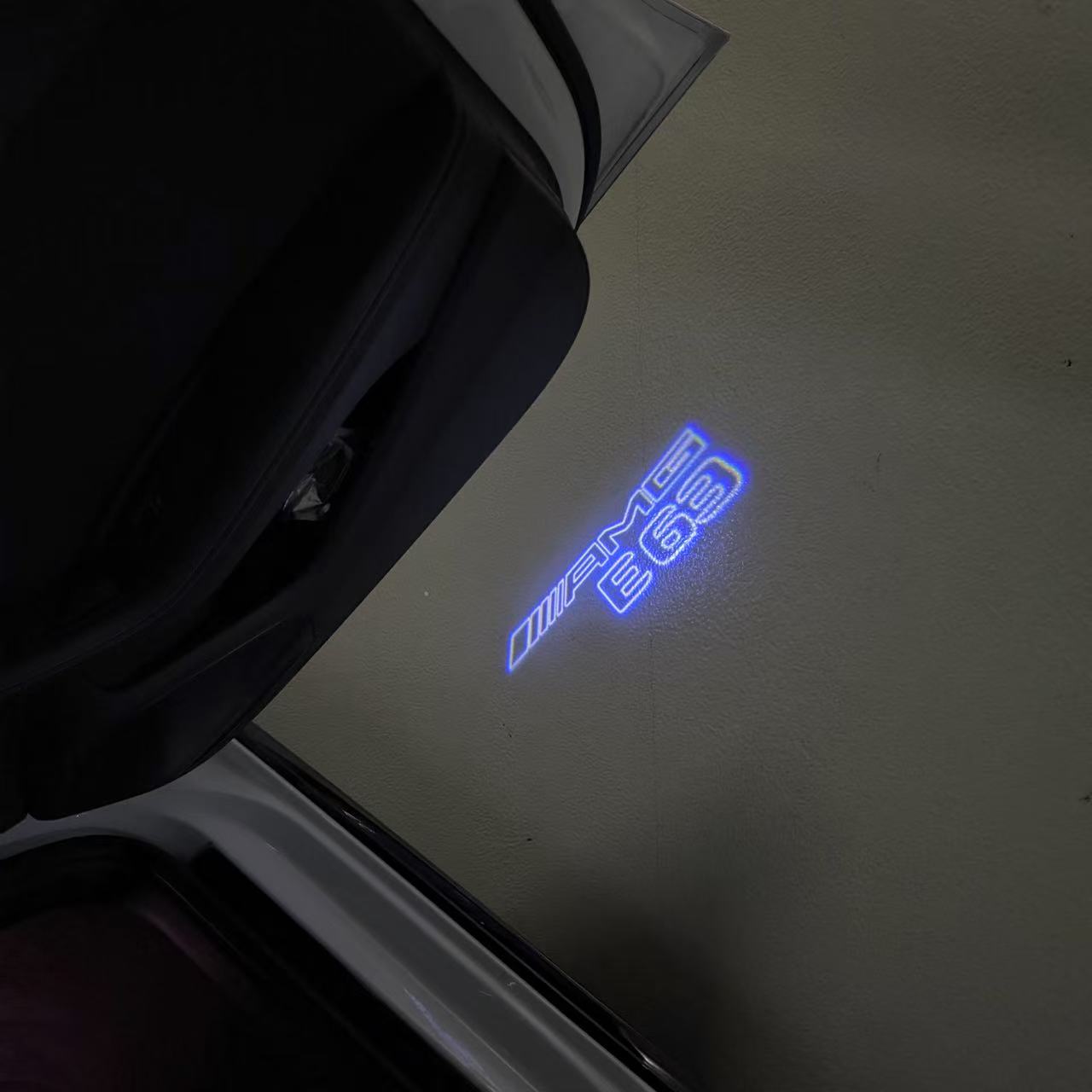 MERCEDES BENZ E63 AMG LOGO PROJECTOT LIGHTS  (quantity 1 = 1 sets/2 door lights)Nr.03f012