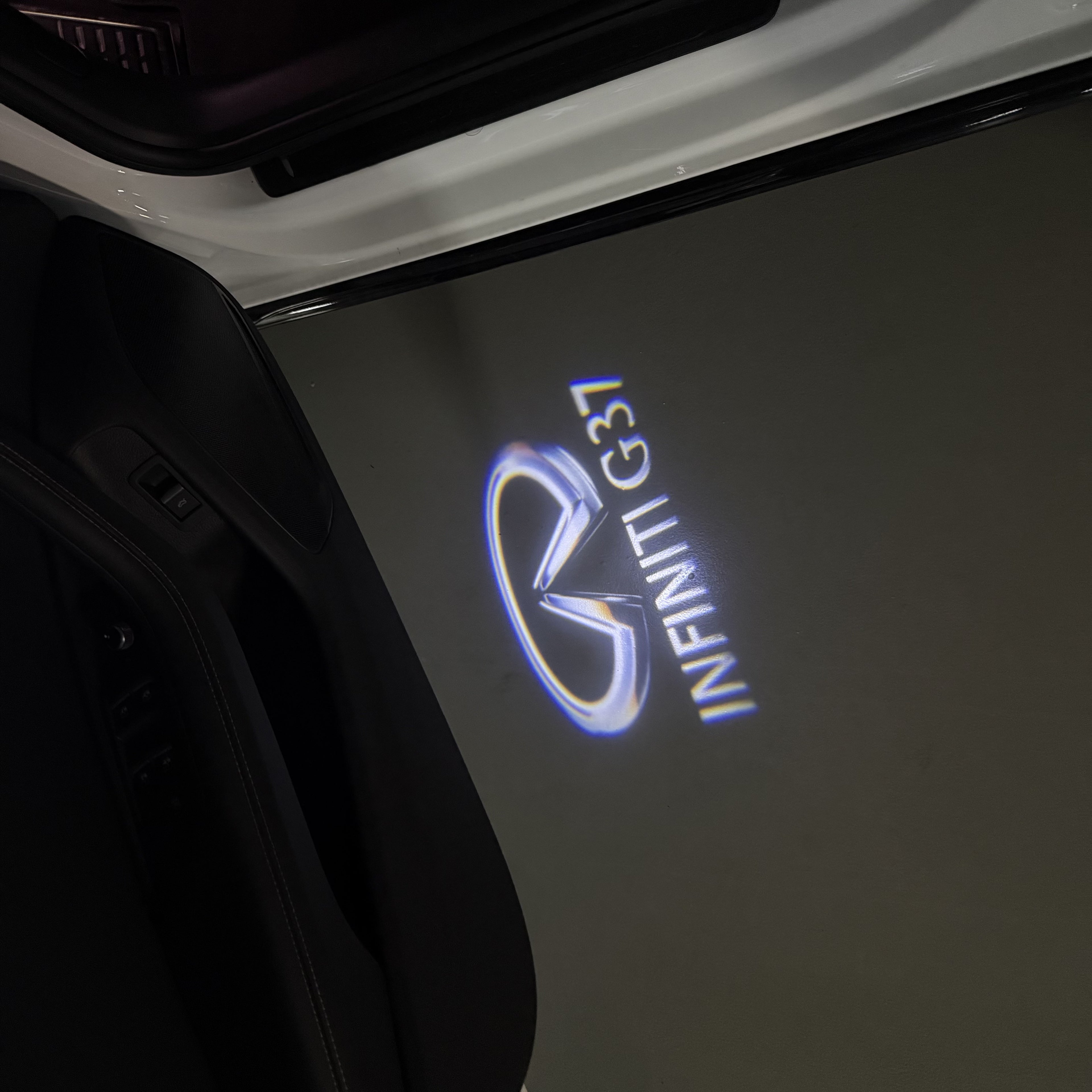 INFINITI  G37 LOGO PROJECROTR LIGHTS  (quantity 1 = 1 sets/2 door lights)Nr.74A64
