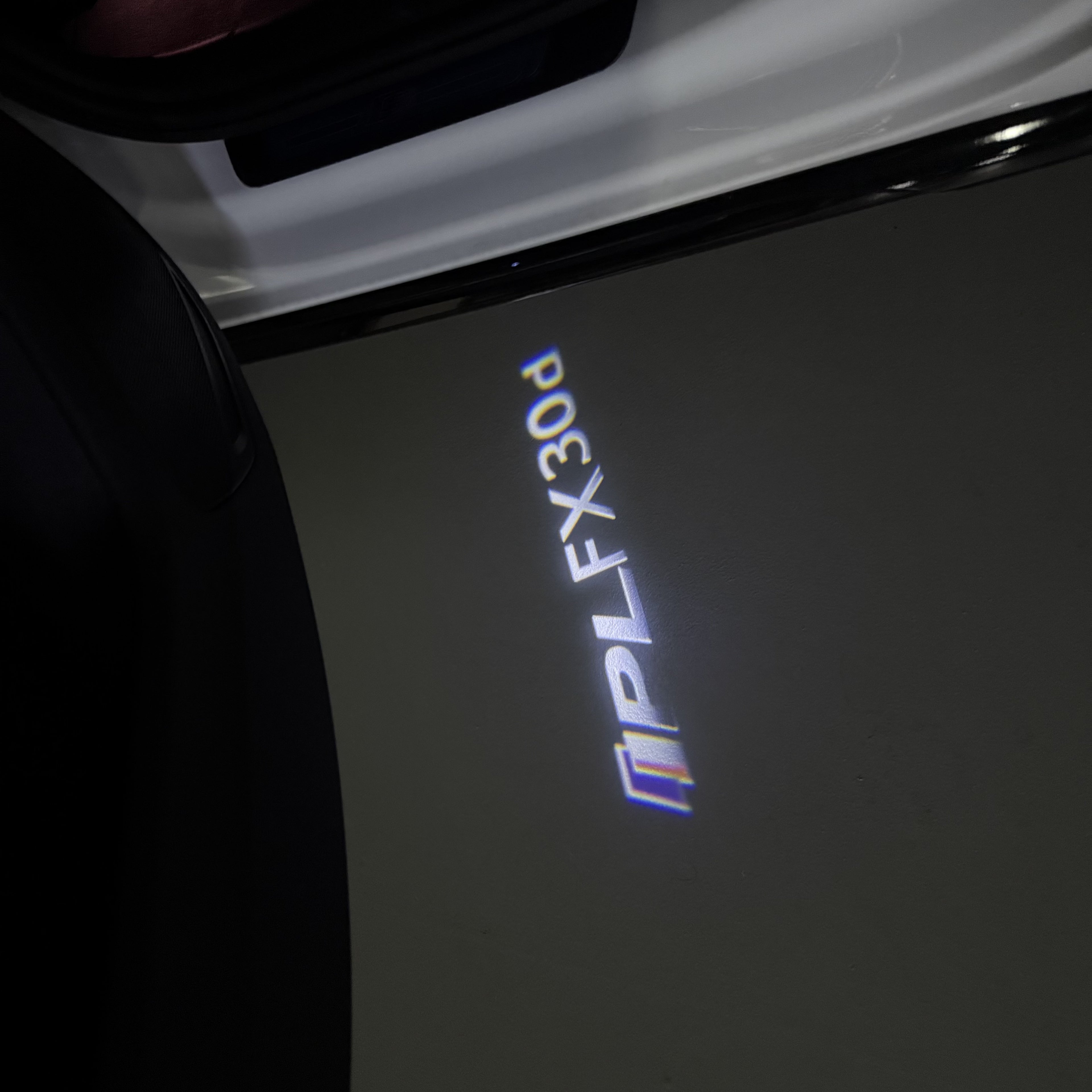 INFINITI  FX30d LOGO PROJECROTR LIGHTS  (quantity 1 = 1 sets/2 door lights)Nr.74A76