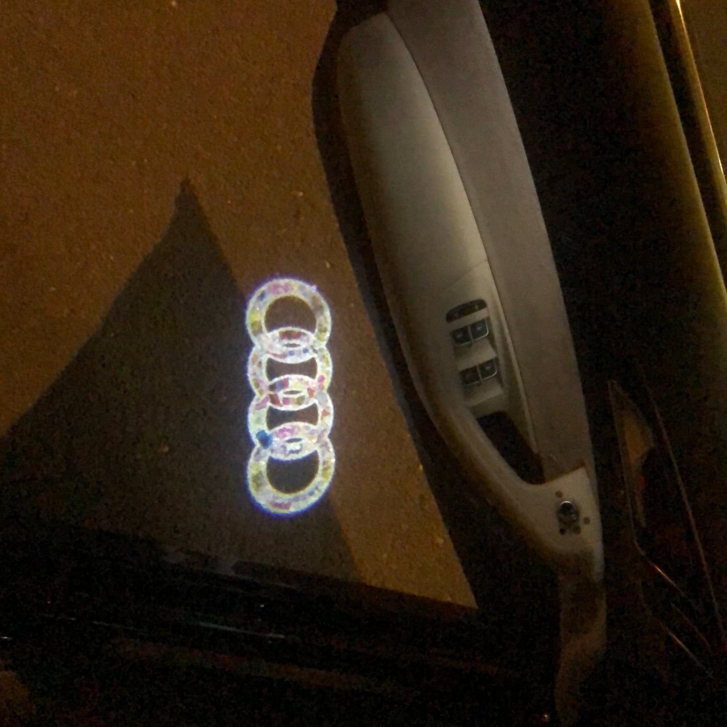 AUDI 4 RINGS LOGO PROJECTOT LIGHTS Nr.10  (quantity 1 = 2 Logo Films /2 door lights）