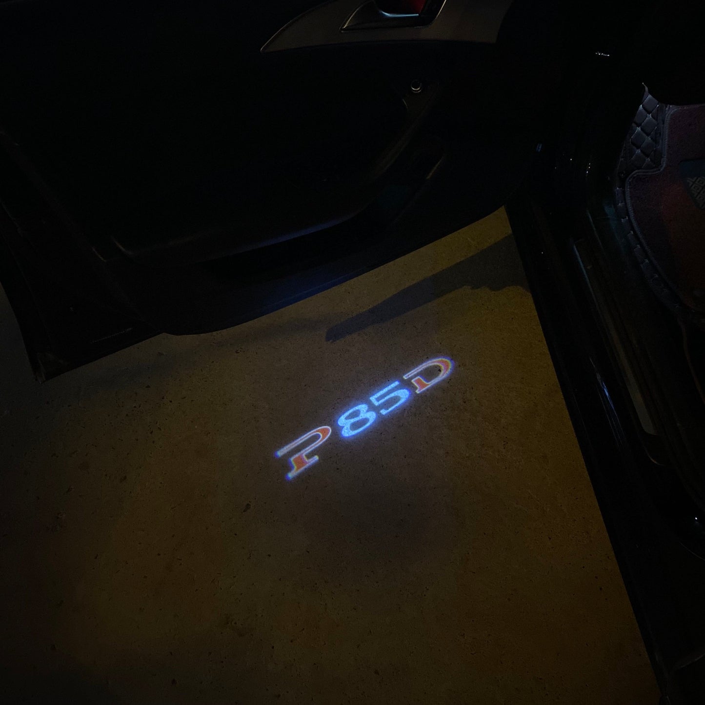 TESLA P85D LOGO PROJECROTR LIGHTS Nr.1529  (quantity  1 =  2 Logo Film /  2 door lights)
