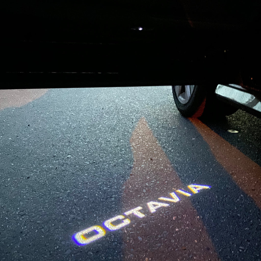 SKODA OCTAVIA LOGO LIGHTS Nr.108 (cantidad 1 = 2 logo película / 2 luces de puerta)