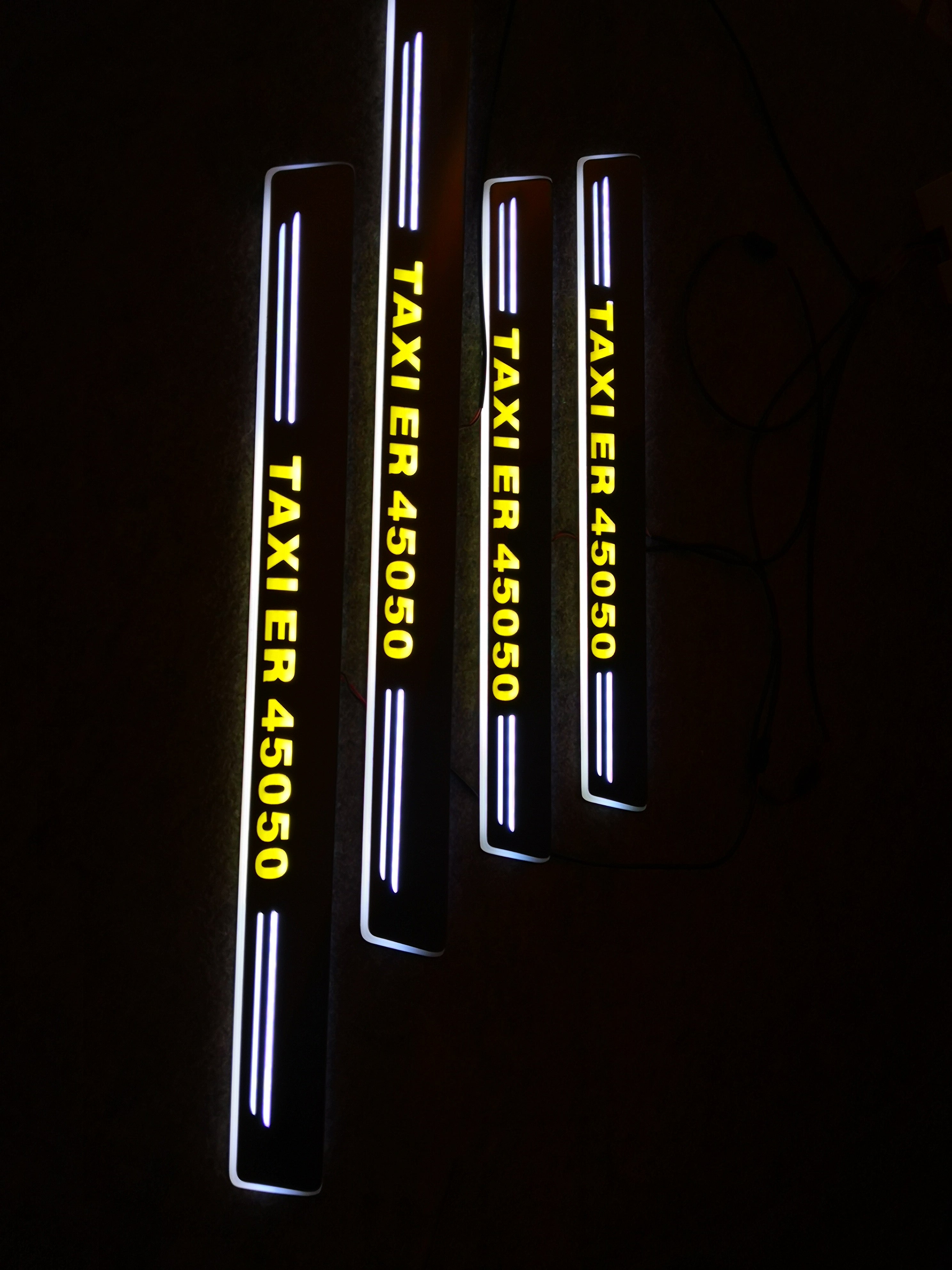 Coopération avec la compagnie de taxi, LED Moving Scuff Plaques et feux de portes pour les mercedes benz E KLASSES