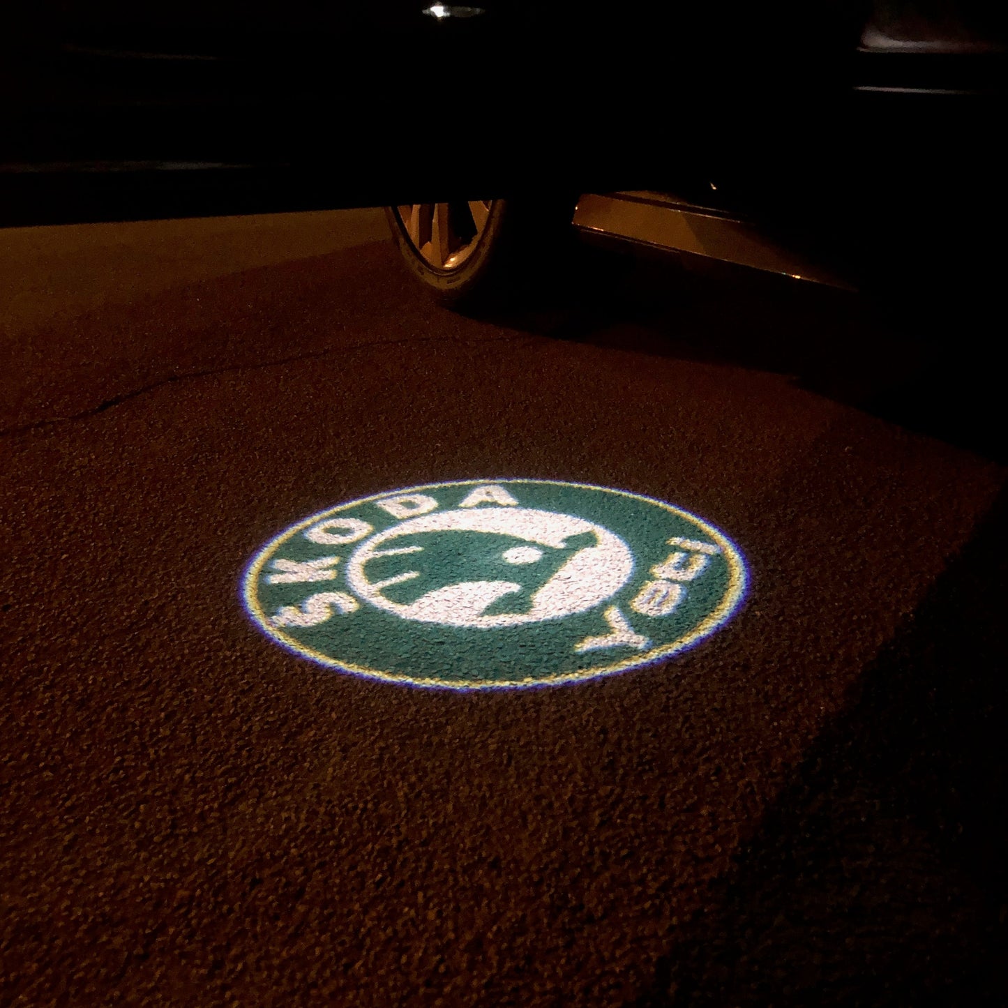 SKODA  YETI LOGO  LIGHTS Nr.109 (quantity  1 =  2 Logo Film /  2 door lights)