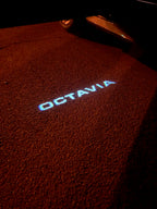 SKODA LOGO PROJECTOT LIGHTS Nr.104 (quantità 1 = 2 Logo Film / 2 luci porta)