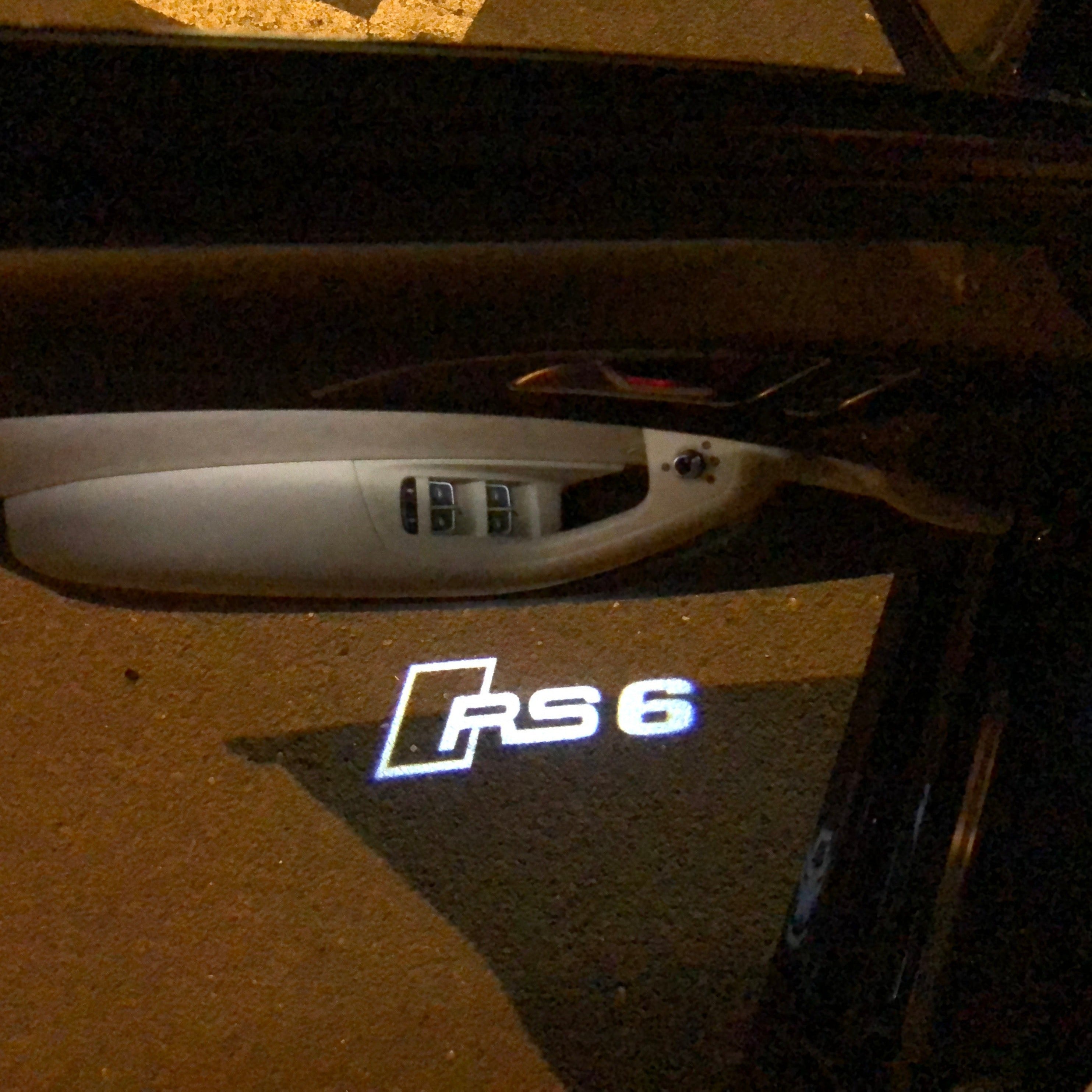 AUDI  RS6 LOGO PROJECTOT LIGHTS Nr.122   (quantity 1 = 2 Logo Films /2 door lights）